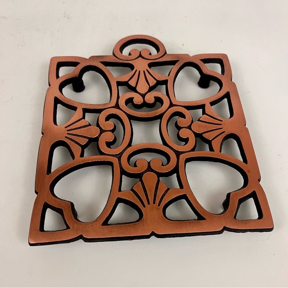 Pampered Chef 2008 Round Up Heart Collectible Cast Iron Copper Tone Coat Trivet - Picture 3 of 16